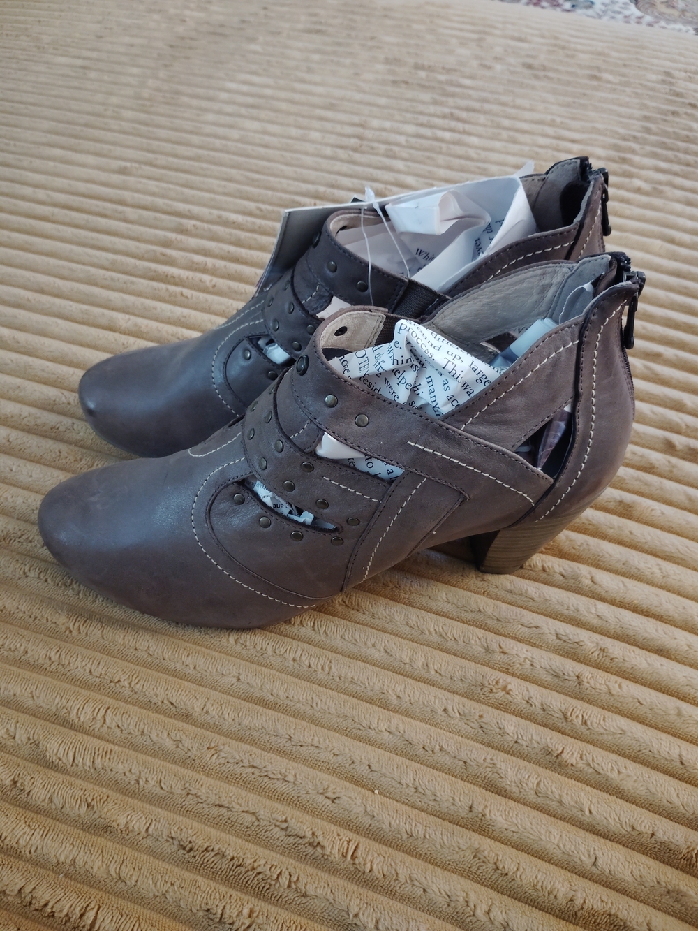 Blondo Taupe Leather-Lined Ankle Shoe